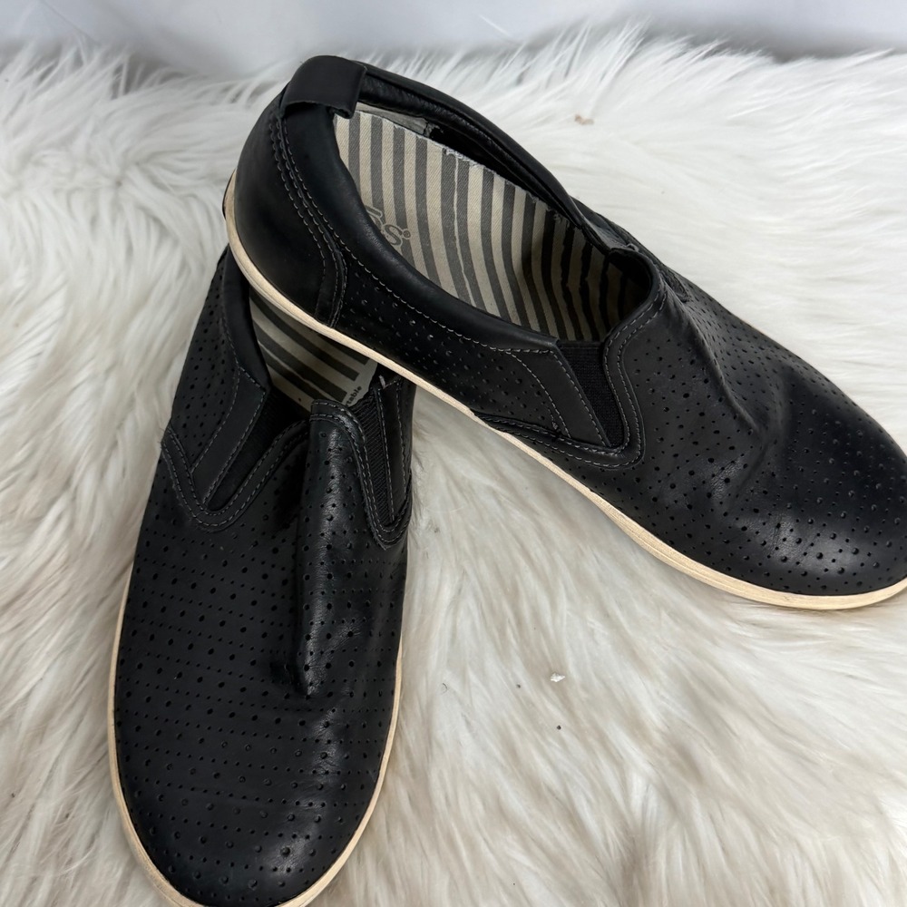 Taos Plim Soul Lux Black Perforated Leather Slip On Sneakers Womens 11